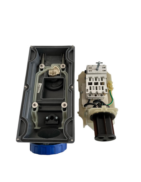 Scame 402 3283-f interlocked socket 2p t ip66//ip67 32a 6h